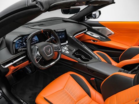 Used 2025 Chevrolet Corvette Z06 RWD image 3