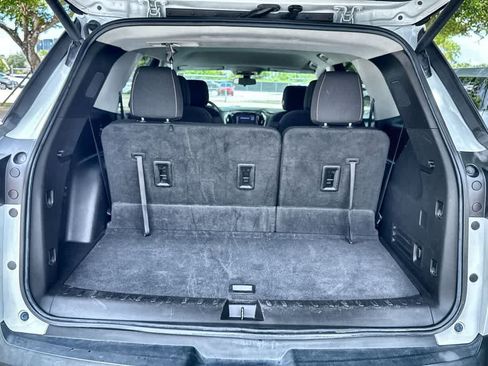 Used 2021 Chevrolet Traverse LT FWD image 25