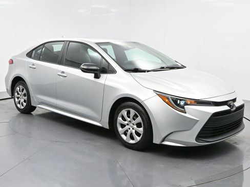 Used 2023 Toyota Corolla LE FWD image 2
