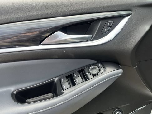 Used 2021 Buick Enclave Essence FWD image 21