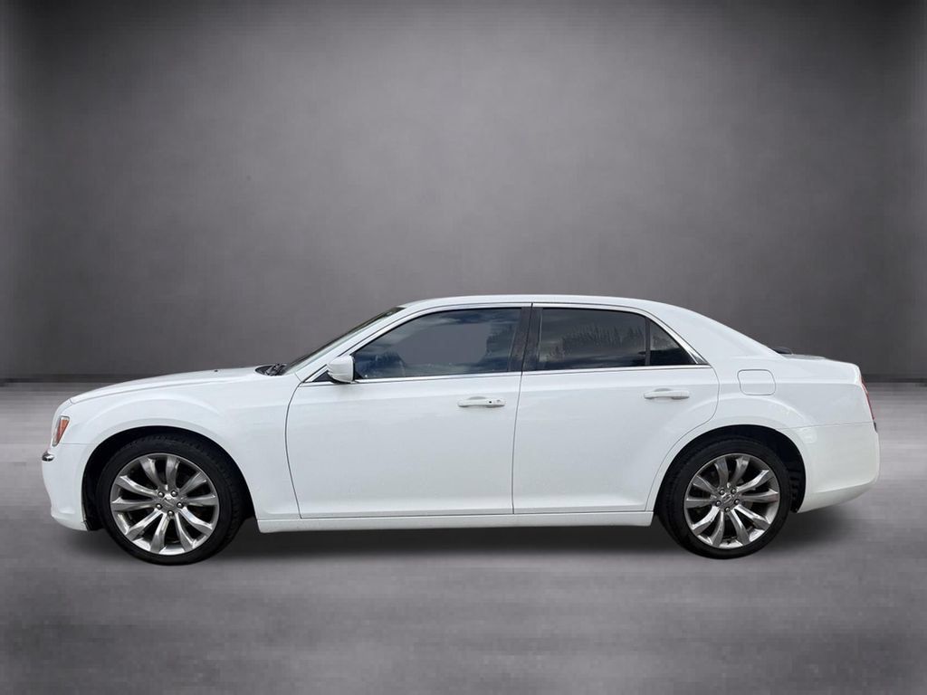Used 2013 Chrysler 300 RWD image 10