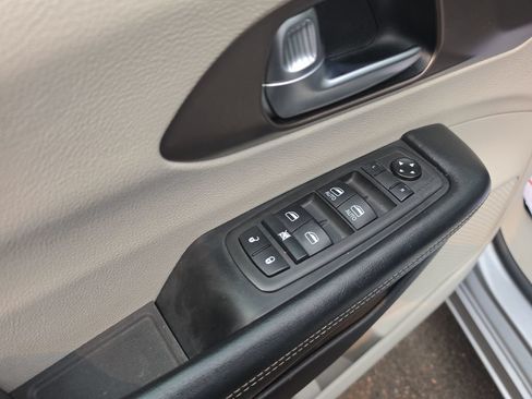 Used 2021 Chrysler Voyager Lxi FWD image 11