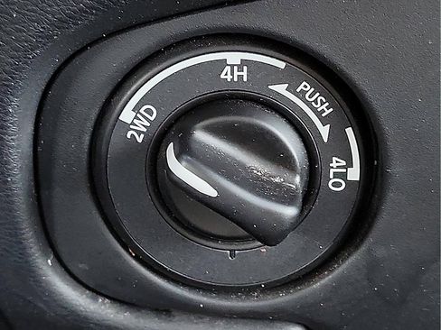 Used 2024 Nissan Frontier PRO-4X w/ Technology Package image 15