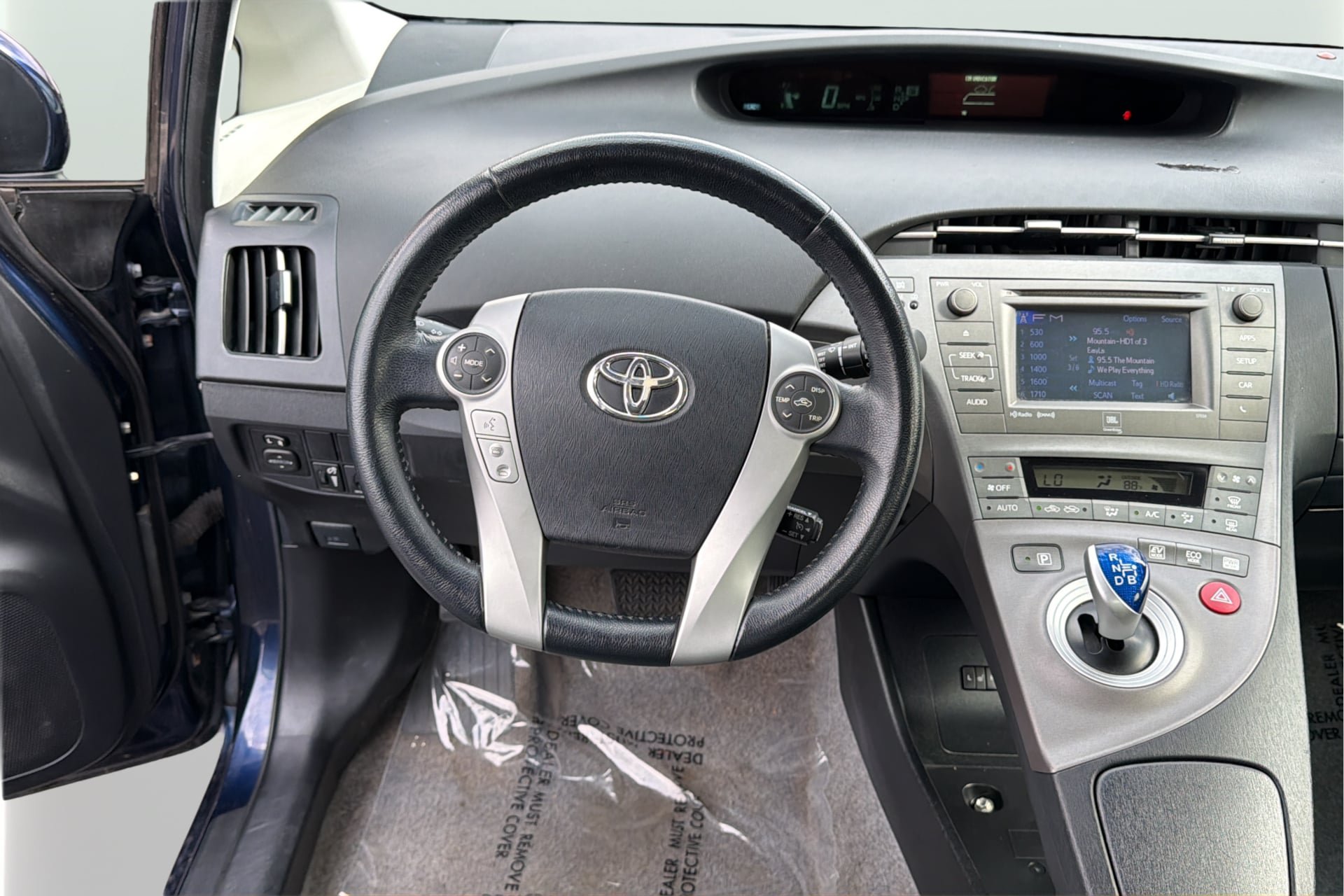 Used 2015 Toyota Prius Four FWD image 15