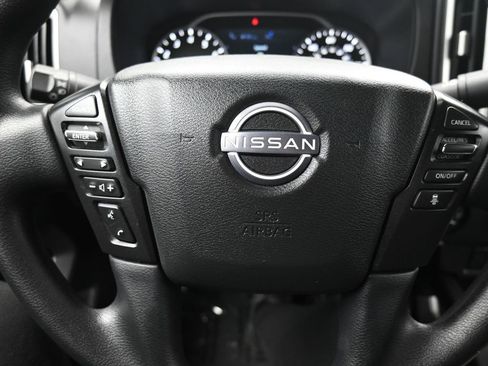 Used 2025 Nissan Frontier SV image 11