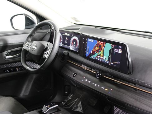 Used 2024 Nissan Ariya FWD image 11