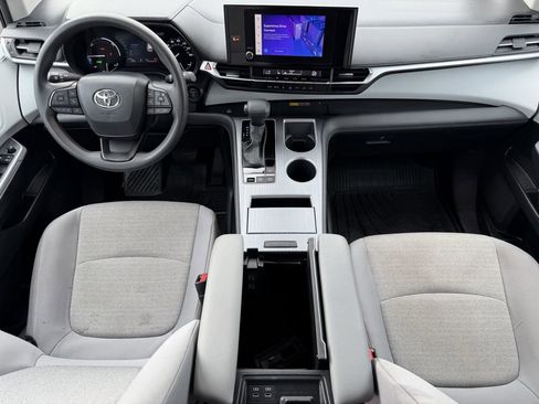Used 2025 Toyota Sienna LE FWD image 13