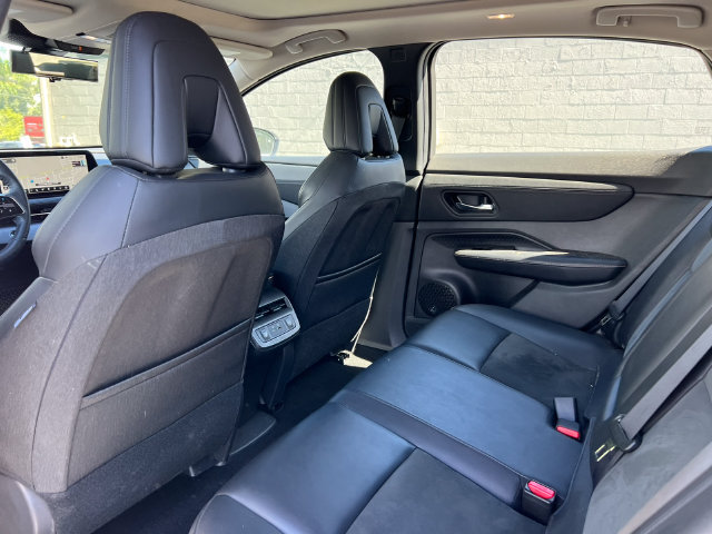 Used 2024 Nissan Ariya AWD image 36