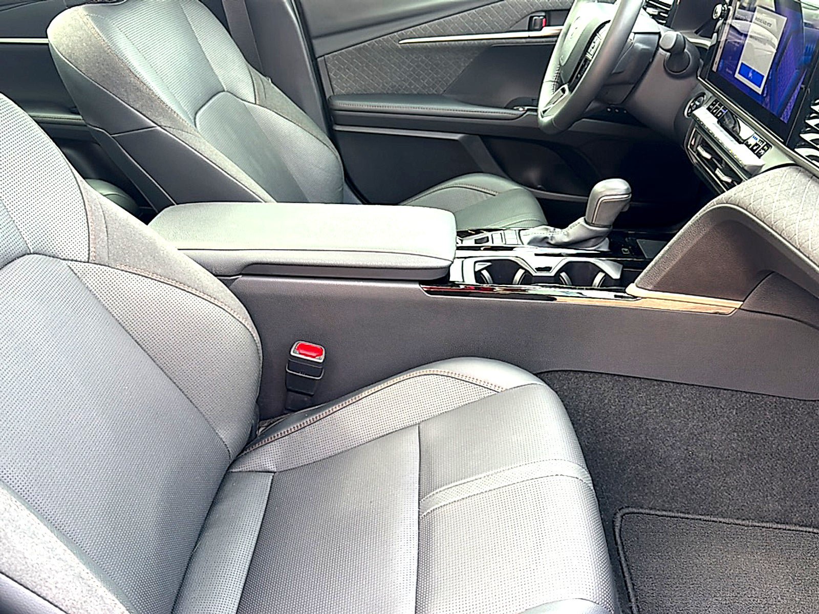 Used 2025 Toyota Camry XLE w/ Premium Package FWD image 23
