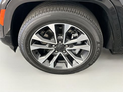 Used 2023 Jeep Grand Cherokee Overland w/ Luxury Tech Group IV image 11