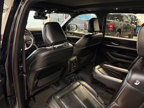 Certified 2025 Jeep Grand Cherokee L Limited AWD/4WD image 32