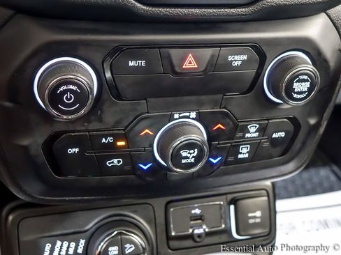 Used 2019 Jeep Renegade Trailhawk w/ Cold Weather Group II AWD/4WD image 22