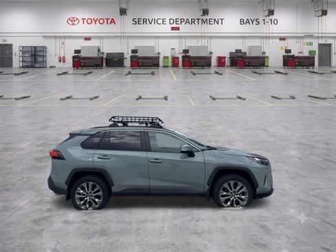 Used 2023 Toyota RAV4 XLE Premium FWD image 5