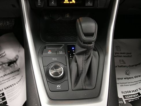 Used 2025 Toyota RAV4 XLE w/ Convenience Package image 16