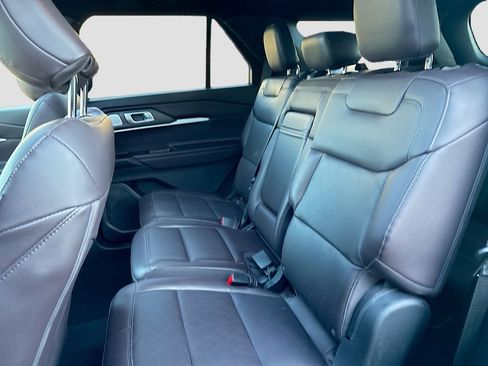 Used 2025 Ford Explorer Platinum AWD/4WD image 25