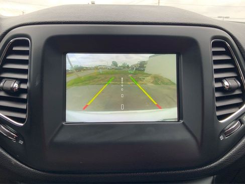 Used 2020 Jeep Compass Latitude w/ Cold Weather Group AWD/4WD image 32