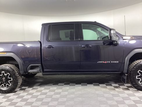 Used 2024 GMC Sierra 2500 AT4X AWD/4WD image 4