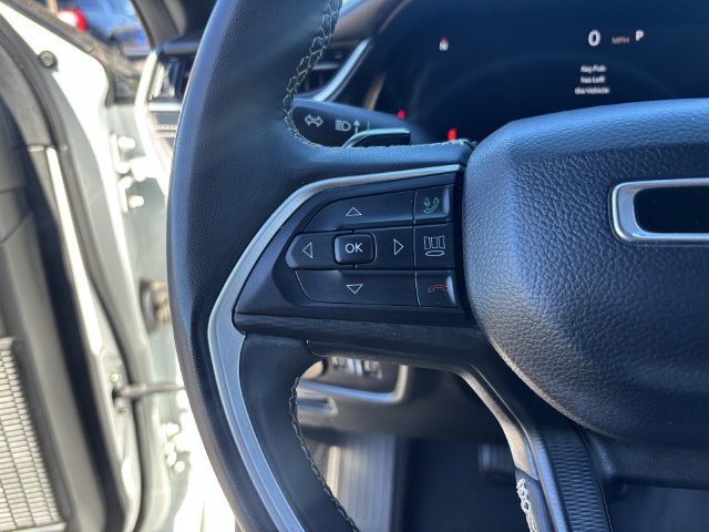Used 2023 Jeep Grand Cherokee L Laredo AWD/4WD image 29