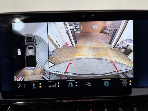 Used 2023 Chevrolet Silverado 1500 ZR2 w/ Technology Package image 30