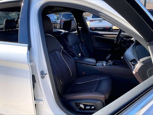 Used 2018 BMW 530i w/ Luxury Seating Package image 8