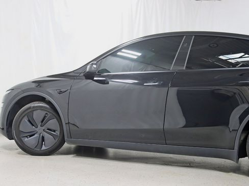 Used 2026 Tesla Model Y AWD image 10