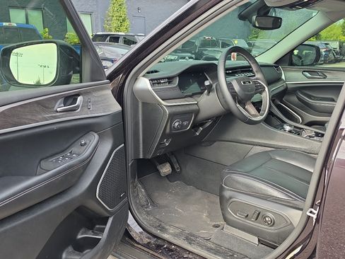 Used 2022 Jeep Grand Cherokee L Limited AWD/4WD image 10