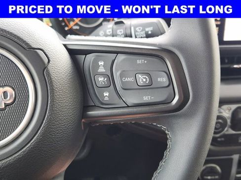 Used 2025 Jeep Wrangler Unlimited Rubicon AWD/4WD image 30