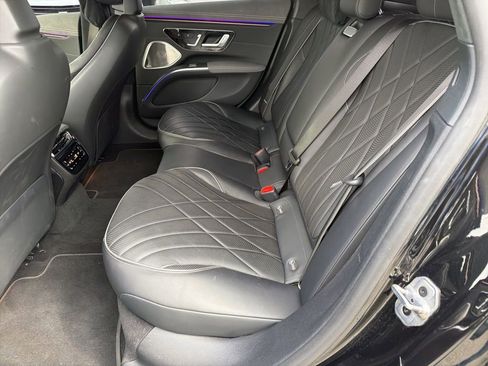 Used 2023 Mercedes-Benz EQS 580 4MATIC Sedan image 9