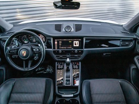 Certified 2023 Porsche Macan Turbo AWD/4WD image 17