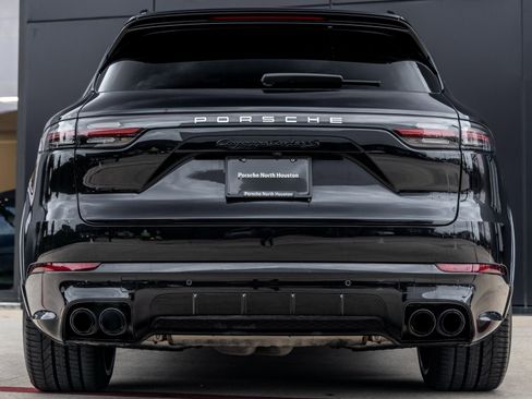 Certified 2022 Porsche Cayenne Turbo S image 10