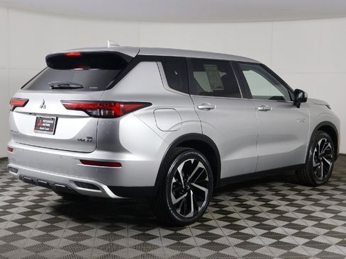 Used 2024 Mitsubishi Outlander SE image 12
