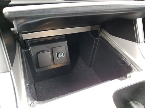 Used 2022 Ford Explorer Limited w/ Equipment Group 301A image 28