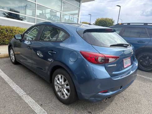 Used 2018 MAZDA MAZDA3 Sport FWD image 4