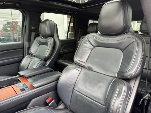 Used 2019 Lincoln Navigator Reserve AWD/4WD image 24