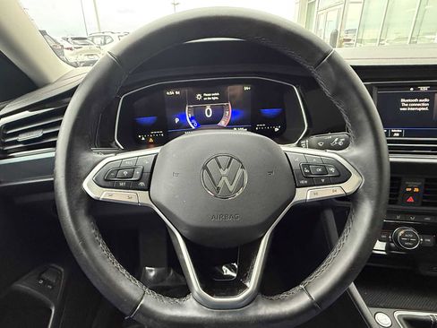 Certified 2023 Volkswagen Jetta SE w/ Panoramic Sunroof Package image 20