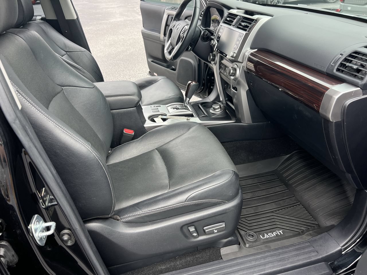 Used 2021 Toyota 4Runner Limited AWD/4WD image 34