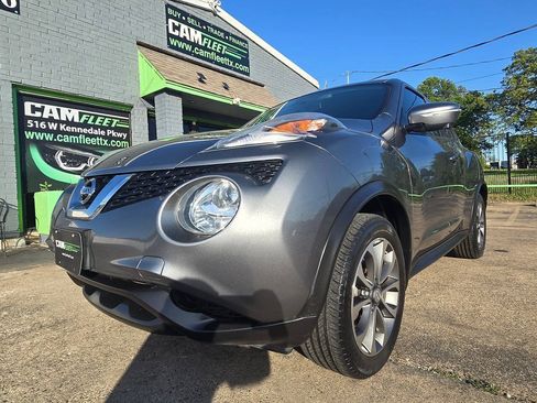 Used 2017 Nissan Juke SV w/ Technology Package FWD image 2