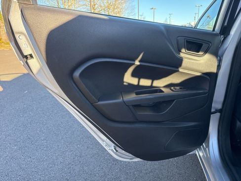 Used 2018 Ford Fiesta SE image 16