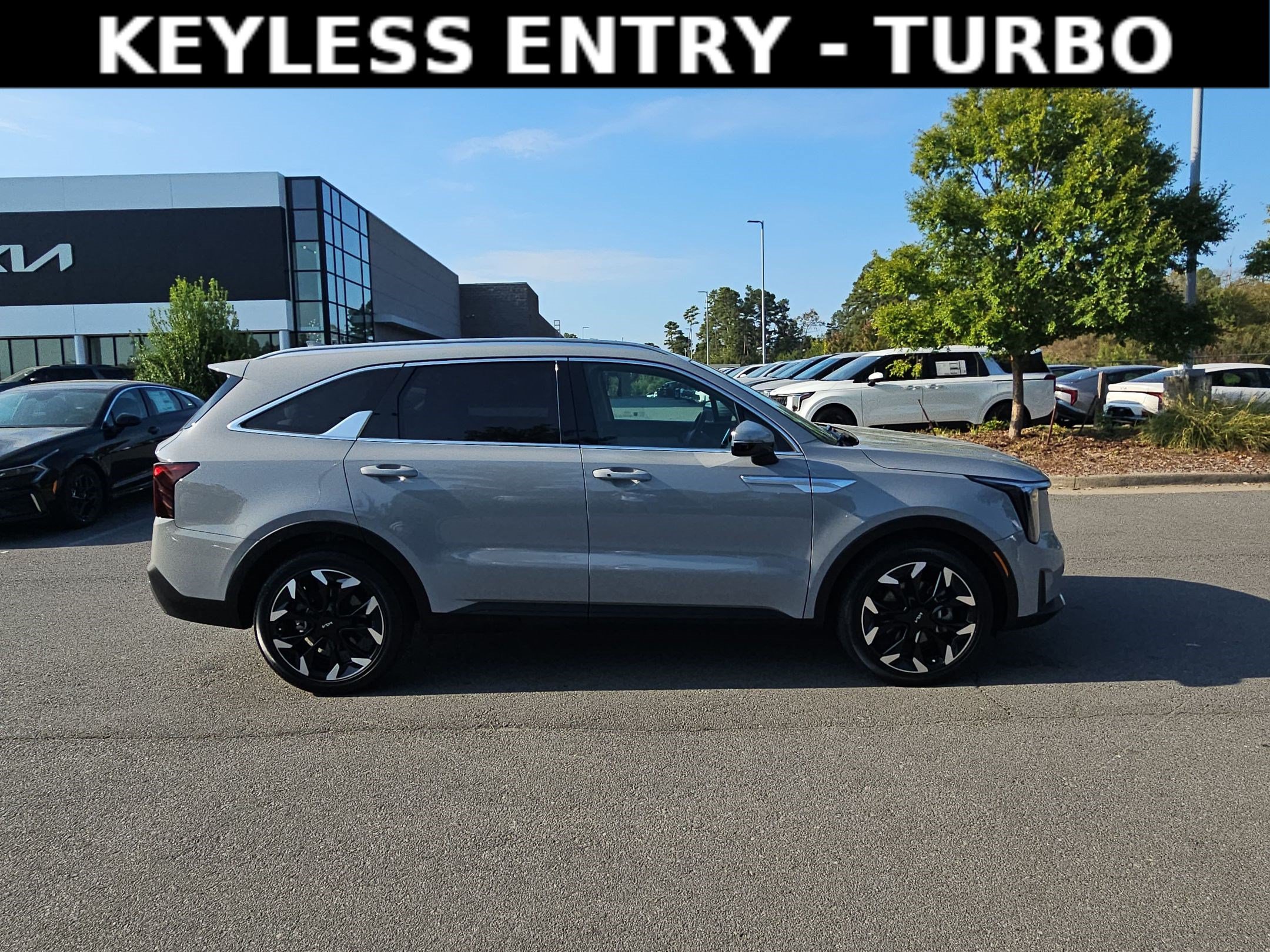 Used 2025 Kia Sorento EX w/ Panoramic Sunroof Package FWD image 8