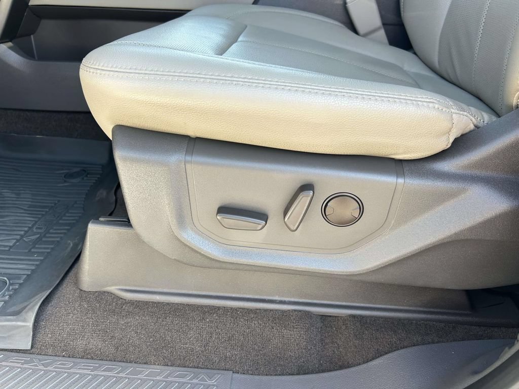 Used 2021 Ford Expedition XLT AWD/4WD image 19