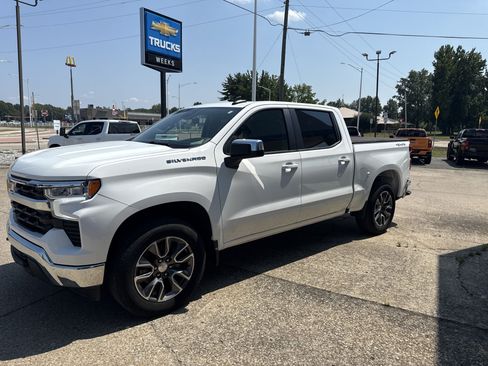 Used 2022 Chevrolet Silverado 1500 LT AWD/4WD image 3