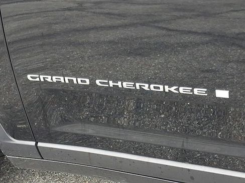 Used 2023 Jeep Grand Cherokee Limited AWD/4WD image 30
