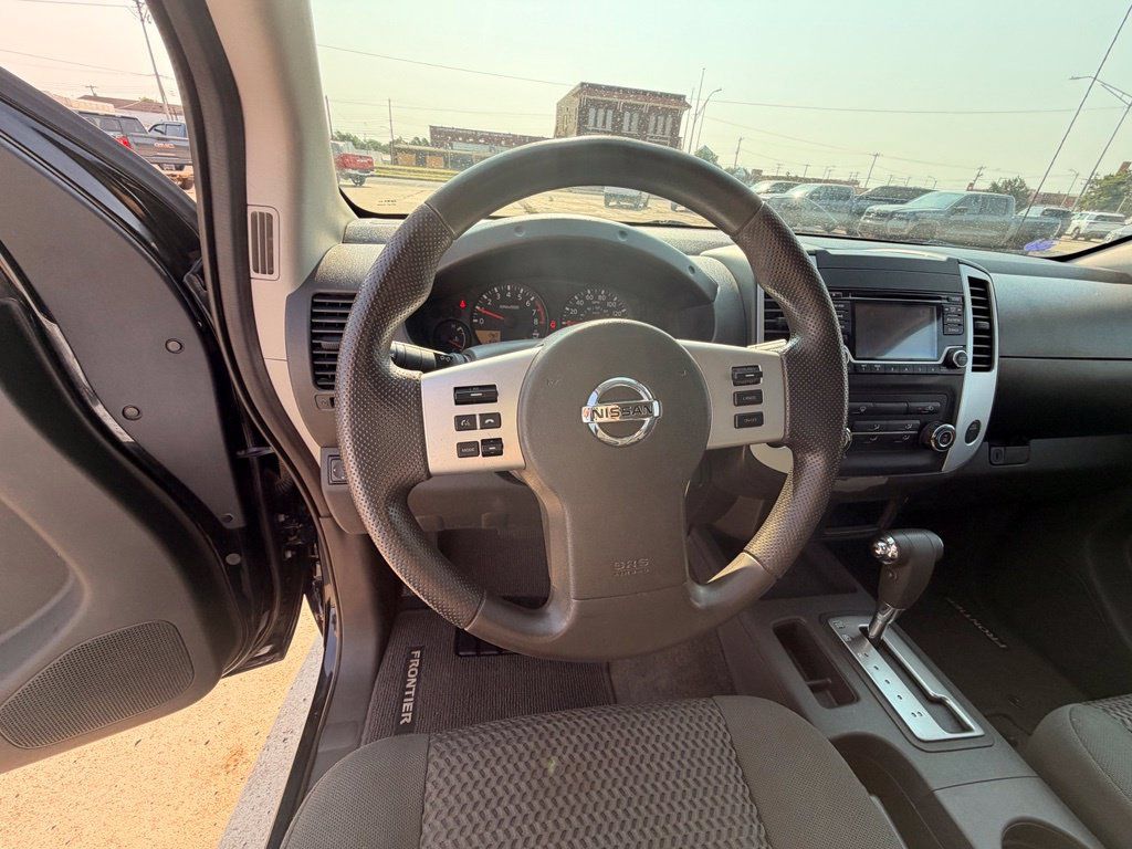 Used 2018 Nissan Frontier SV AWD/4WD image 16