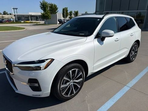 Used 2022 Volvo XC60 B5 Momentum w/ Climate Package AWD/4WD image 1
