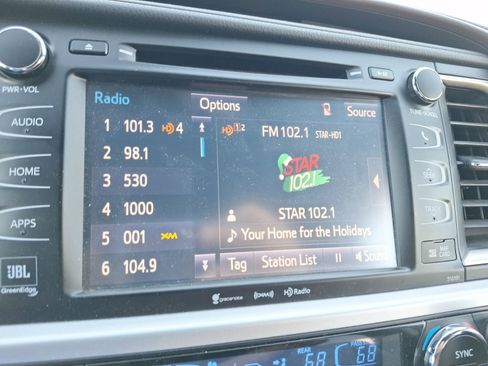 Used 2019 Toyota Highlander Limited image 25