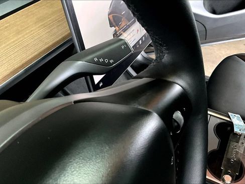 Used 2024 Tesla Model Y Long Range AWD/4WD image 17