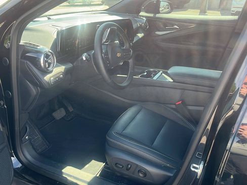 Used 2024 Chevrolet Blazer EV LT AWD/4WD image 9