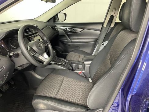 Used 2018 Nissan Rogue S AWD/4WD image 2