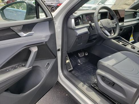 New 2026 Volkswagen Tiguan SE R-Line AWD/4WD image 6