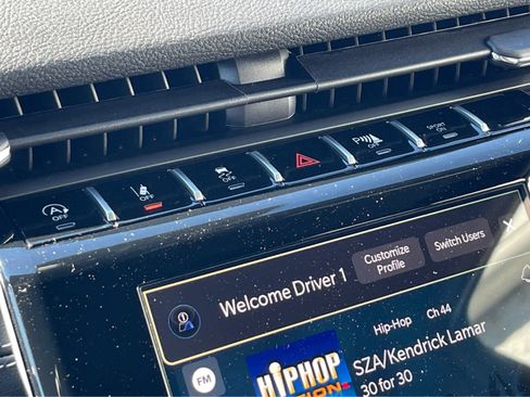 New 2025 Jeep Grand Cherokee Altitude image 10